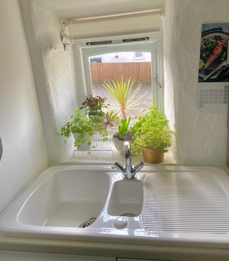 Idyllic Cornish Cottage, Superking Bed, Private Garden Dogs Welcome Truro Esterno foto